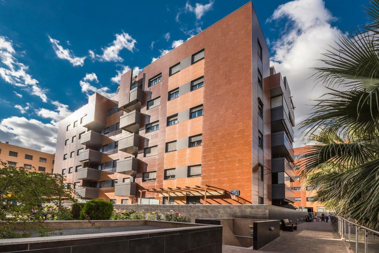 Enjoygranada Emir 3F - Pool, Gym & Free Parking — Photos 2